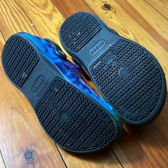 Workplace Crocs With Closed-Toe & Slip Resistant Sole- 8 - Picture 7 of 7